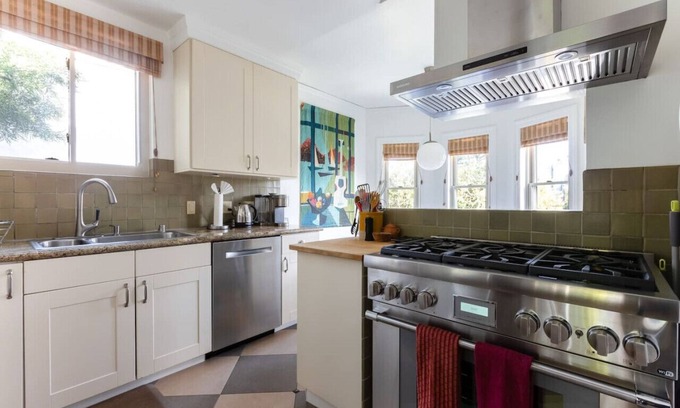 Miraloma Park House | Art & Music Lovers Retreat in Heart of SF with Parking