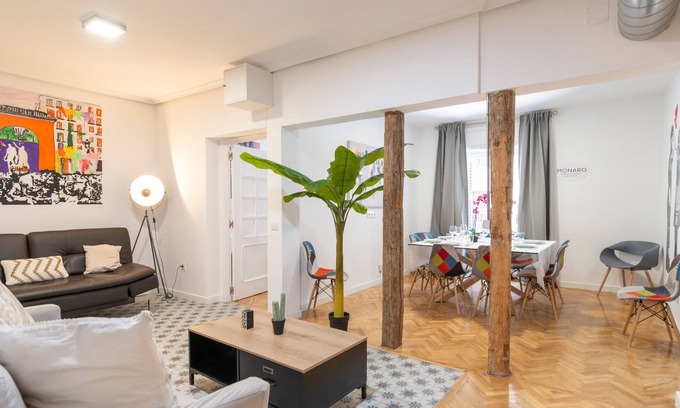 Malasana Apartment | Artistic Retreat at MONARO: Pet-Friendly & Spa Amenities