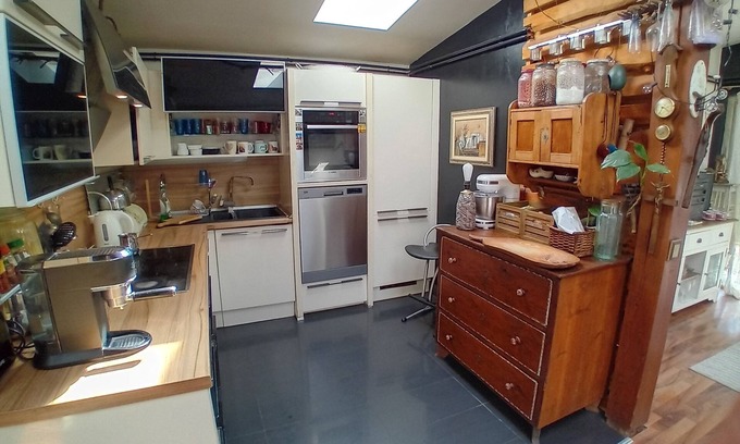 Ljubljana Apartment | Cozy Art Room: Shared Kitchen & Bath in Ljubljana