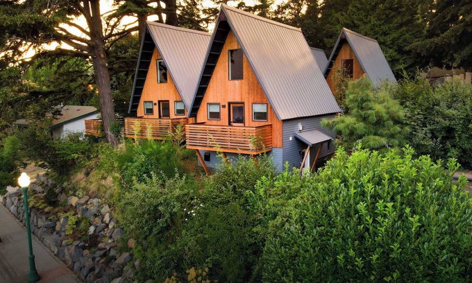 Stevenson Cabin | ArtBliss II: Luxe Cabin, River Views, Cozy Firepit