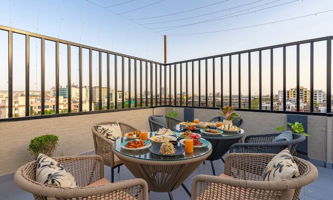 Civil Lines Hotel | Budget-Friendly Stay at ArtBuzz Jaipur with Family Amenities
