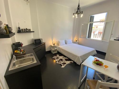 Kiparissia Apartment | Artelie Apartment: Family-Friendly Stay with 9.3/10 Rating