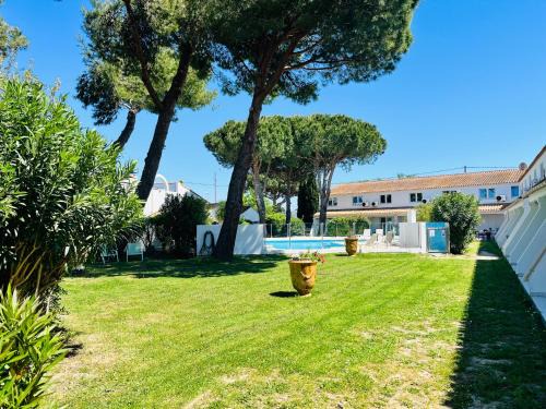 Aigues-Mortes Hotel | Relax at Noemys Aigues-Mortes with Pool & Ocean Views