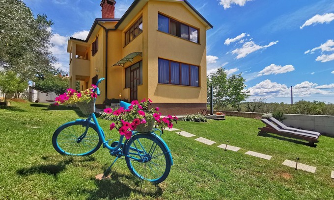 Markovac Apartment | Garden Apartment with Hot Tub, WiFi & Stunning Views