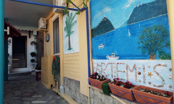 Kallikratia Hotel | Comfortable Artemis Studios & Apartments with Family Amenities