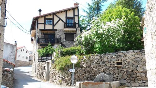 Navarredonda de Gredos House | Discover Artesano I y III: 4-Star Pet-Friendly Retreat