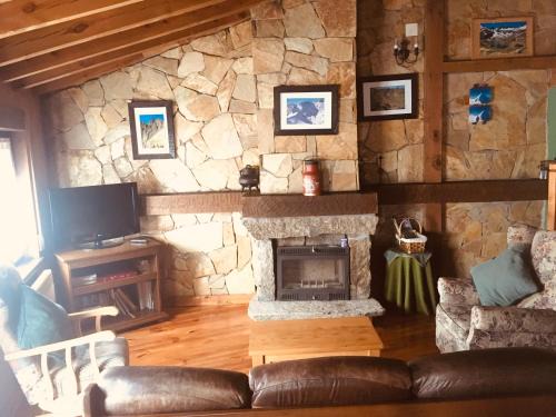 Navarredonda de Gredos House | Artful Stay at Artesano II: Guest Rated 9/10, Pet Friendly