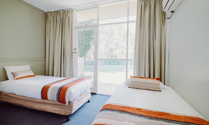 Moree Hotel | Relaxing Artesian Spa Motel with Pool & Family-Friendly Amenities