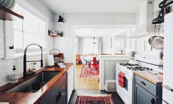 Sheridan Apartment | Cozy Artful Abode Cottage with Pet-Friendly Amenities