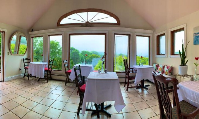 Yachting Village Bed & Breakfast | Artful Lodger: 5-Star Ocean View Retreat with Great Reviews