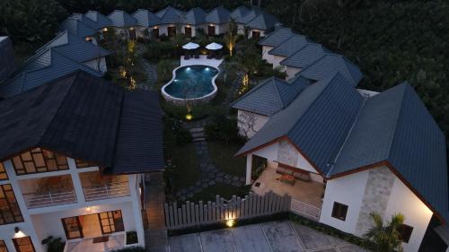 Argosari Cabin | Oceanfront Artha Cottages: Family-Friendly Getaway