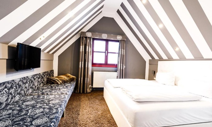 Augustinviertel Hotel | Pet-Friendly Stay at Arthotel Restaurant Pfeffermühle