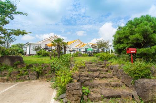 Seongsan House | Guest Rated 10/10 at Arting Pension: Pet-Friendly Retreat