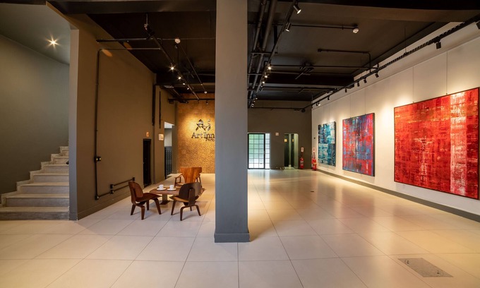 Santo Cristo Apartment | Discover Artinn: Family-Friendly Stay with Kitchen Amenities