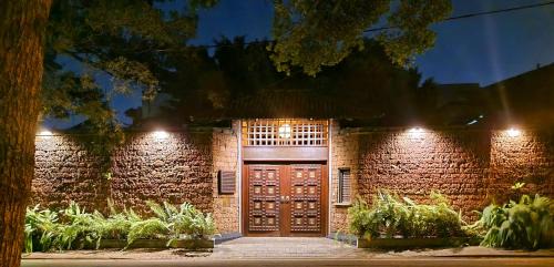 Borella Hotel | Discover Artisan Villa: Pet-Friendly Stay with Pool Access