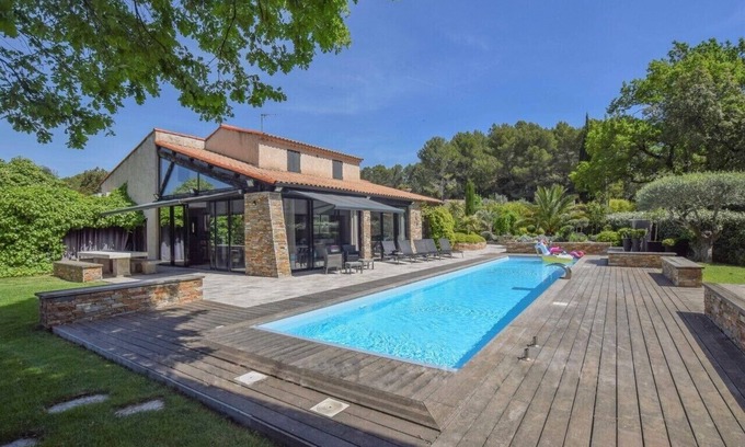 Trans-en-Provence Villa | Artist's House: Family Retreat with Heated Pool & Ocean View