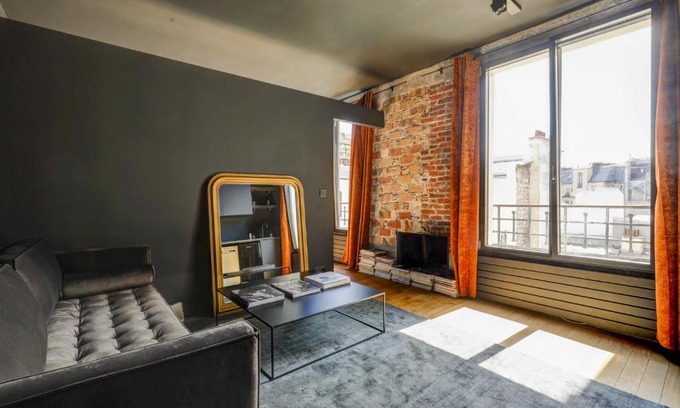 2nd Arrondissement Apartment | Artistic Apartment near Palais Royal - Guest Rated 9.5