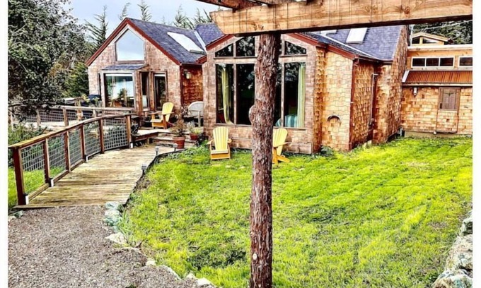 McDonald Other | Artistic Farmhouse Retreat with Outdoor Hot Tub & Bay Views
