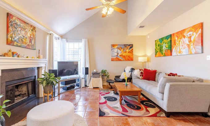 Round Rock House | Artistic home in prime location!
