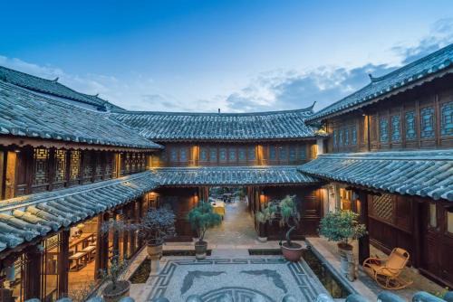 Dayan Old Town House | Artistic Suite: A 4-Star Gem with Hot Tub & Fireplace