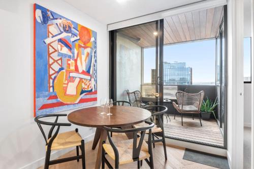 Collingwood North Apartment | Artistic Urban Retreat Steps from Smith Street Awaits You!