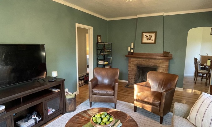 West Eugene House | Artfully Crafted Home with Kitchen Near Fairgrounds & U of O