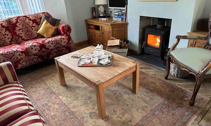 Harrogate Cottage | Elegant Townhouse in Centre with Free Parking & WiFi