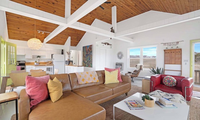 Wading River House | Artist-Designed Beach House with Oceanfront Views