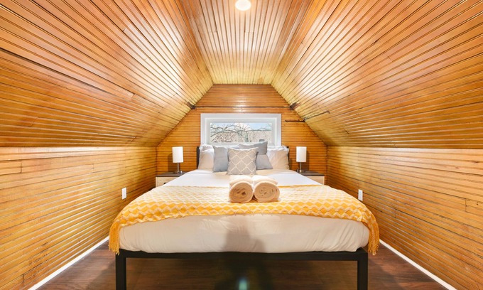 Point Breeze House | Unique Retreat with 2 King Beds & Free WiFi Near Downtown