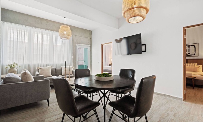 Miramar Apartment | Artsy Flat | Trendy Unit in the heart of Santurce