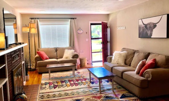 Alamosa House | Artistic Retreat in Downtown Alamosa - Pet Friendly & Family Ready