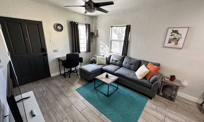 Encanto House | Pet-Friendly Modern Downtown 2 Bed Home with Backyard