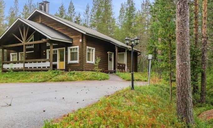 Sirkka House | Tranquil Retreat at Artturi with Lake Views & Spa