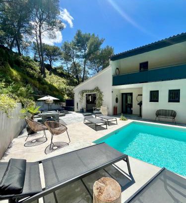 Saint-Etienne-du-Gres Bed & Breakfast | Inviting Arty Provence with Heated Pool & Ocean Views