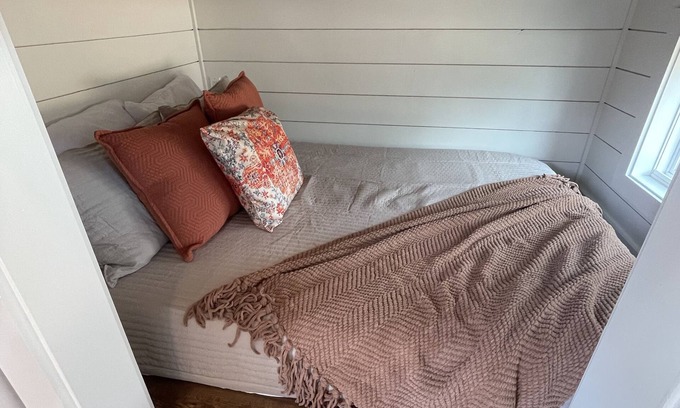Blanco Cabin | Pet-Friendly Escape at Aruba Tiny Islands Resort