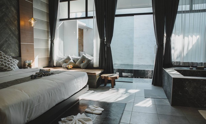 Old City Hotel | Arun Dara Villa: Premier Stay with Pool and Spa Delights