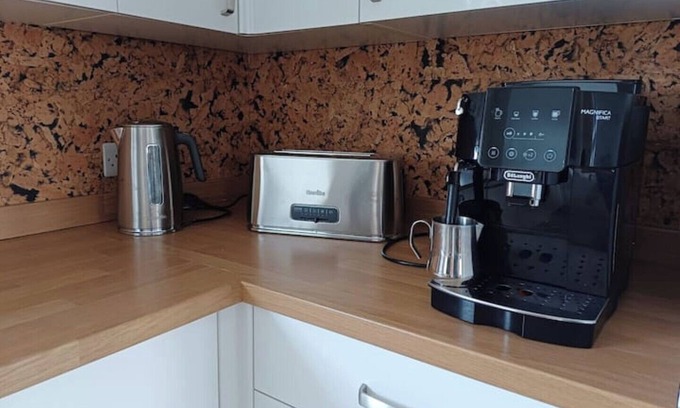 Bouvet Island House | Arundel Central Apartment with rare parking. Pet Friendly.