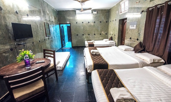 Heritage Town Hotel | Highly Rated Arunik Inn with Breakfast & Family-Friendly Vibes