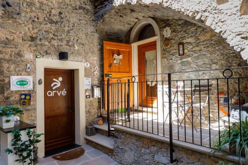 Castelbianco Bed & Breakfast | Relax at Arvé Castelbianco: Pet-Friendly B&B with Hot Tub