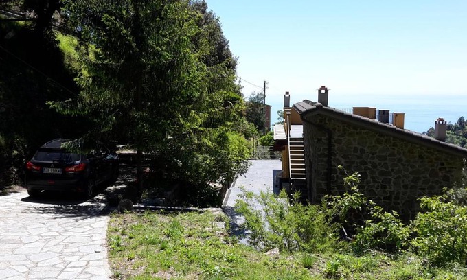Vernazza House | Pet-Friendly Haven at Arvasia – Rated 9/10 by Guests