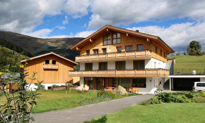 Serfaus Apartment | Discover Arvenhof: Pet-Friendly Retreat with Pool & Hot Tub