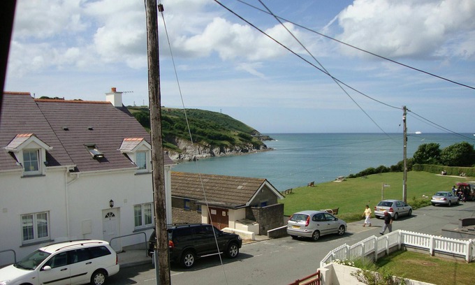 Aberporth Cottage | Family-Friendly Arwel Apartment in Aberporth - Sleeps 6