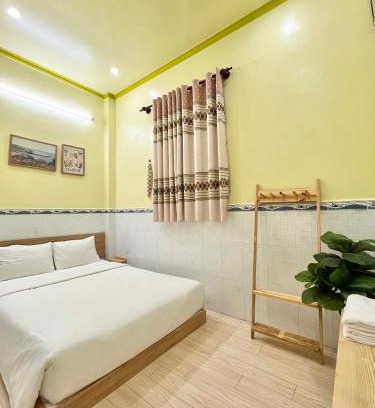 Ninh Kieu Hotel | Family-Friendly ARYE Guest House with Great Reviews