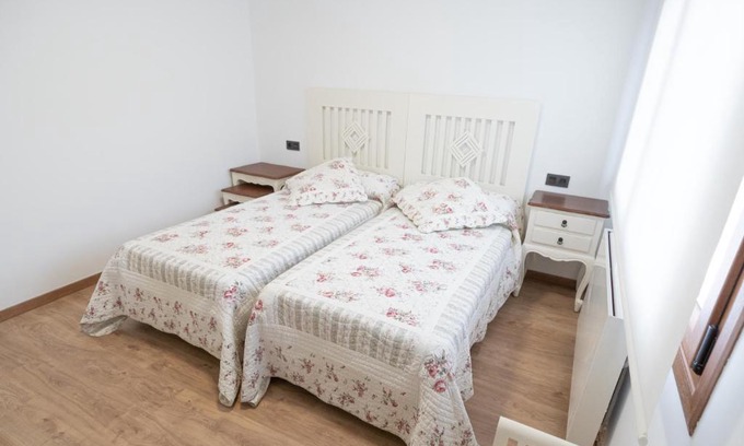 Arzua Apartment | Discover Arzúa Centro: Family-Friendly Retreat with Kitchen