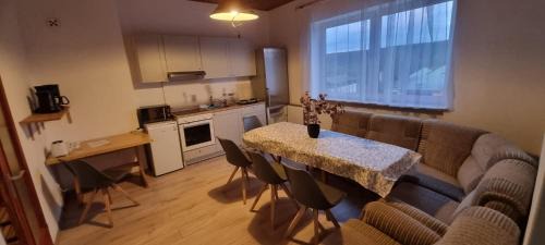 Arzberg Apartment | Budget-Friendly Arzberger Monteurzimmer: Pet & Child Friendly