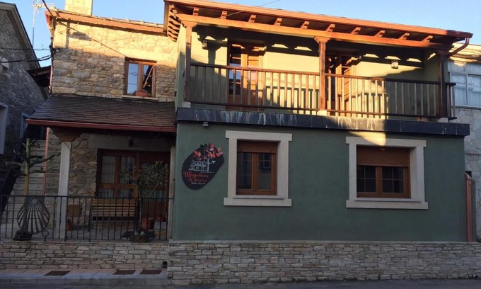 Pedrafita do Cebreiro House | Discover As Miguiñas do Cebreiro: Guest Rated 9.6/10