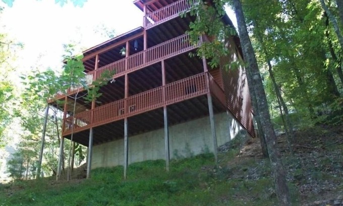 Walnut Mountain Cabin | Experience HGTV's Log Cabin Living with Game Room & Pool