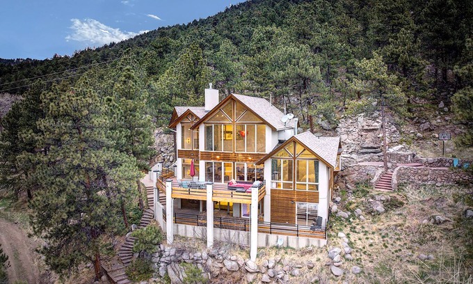 Boulder House | Explore Boulder Mountain Retreat: 6 Bedrooms & Ocean View