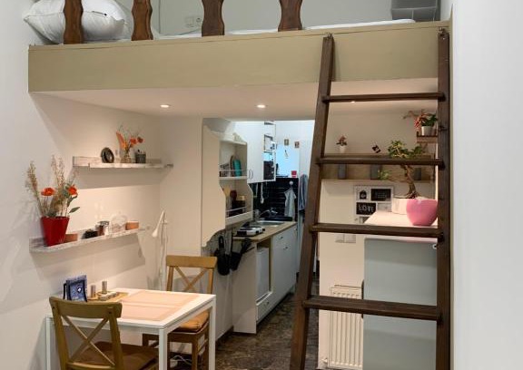 Landstrasse Apartment | Cozy Caravan Retreat: Pet-Friendly & Highly Rated 9.6/10