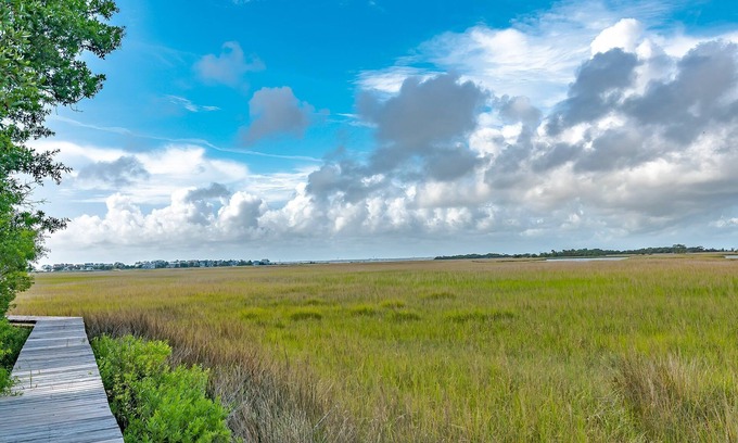 Bald Head Island Condo | Pet-Friendly Timbercreek Unit with Ocean View & Pool